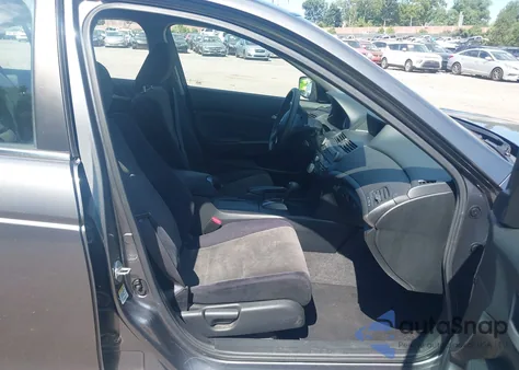 2010 Honda Accord 2.4 Lx из США, поврежденный, VIN 1HGCP2F33AA116053